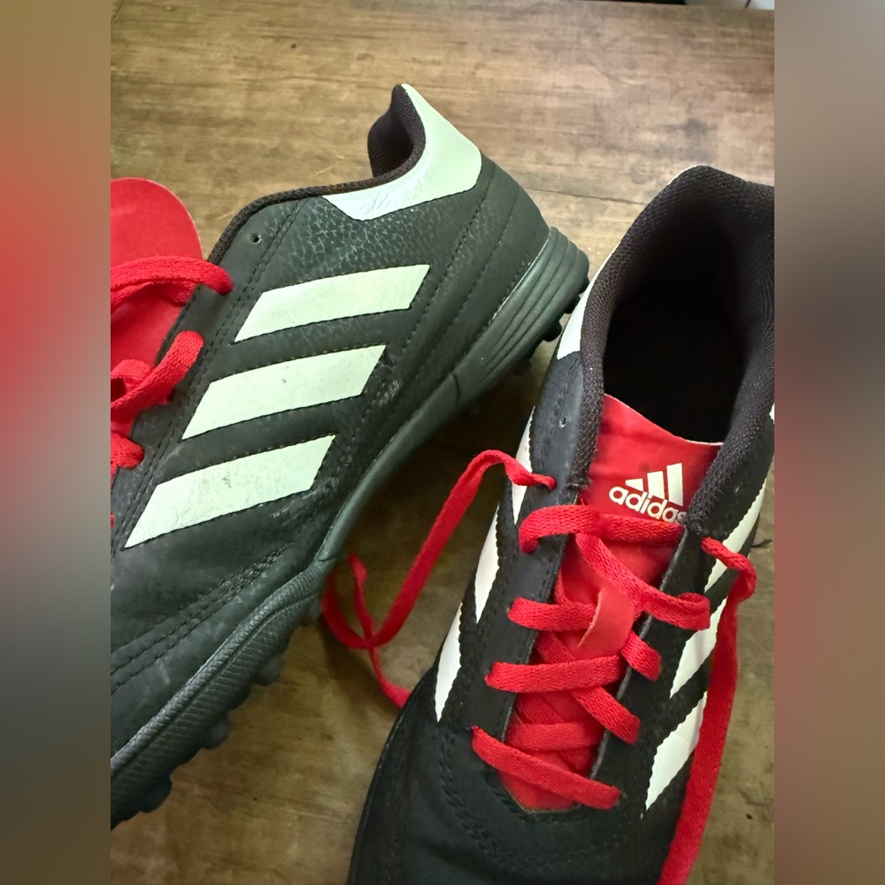 Adidas SGC 753002 Soccer Shoes, Size 6